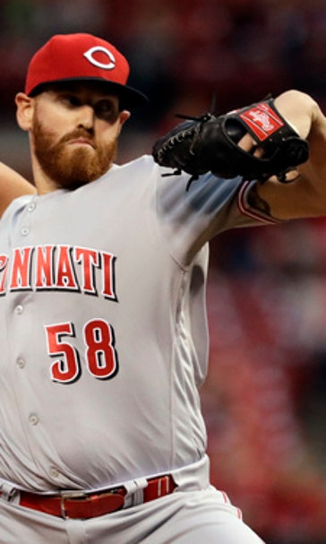 Marlins acquire RHP Straily from Reds for 3 minor leaguers
